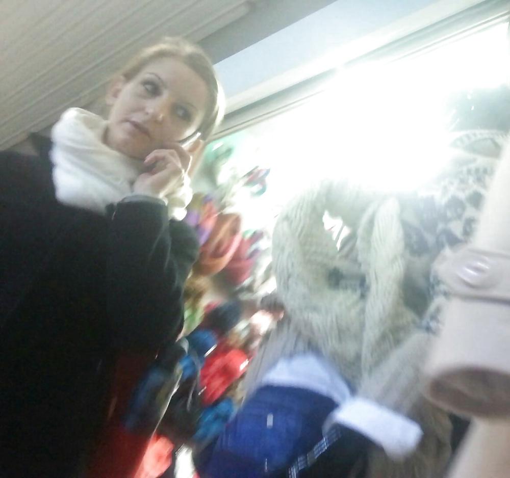 25P Spy old + young in shooping romanian