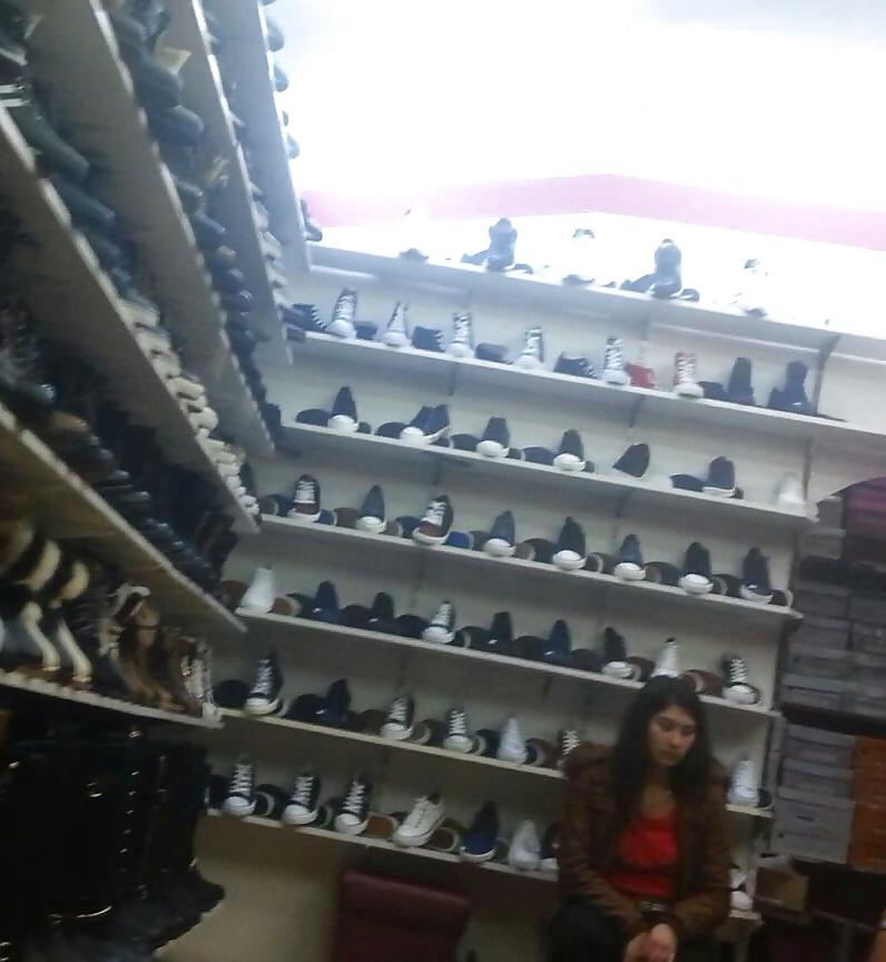 25P Spy old + young in shooping romanian