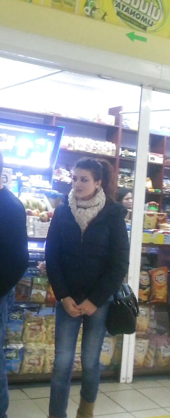 25P Spy old + young in shooping romanian