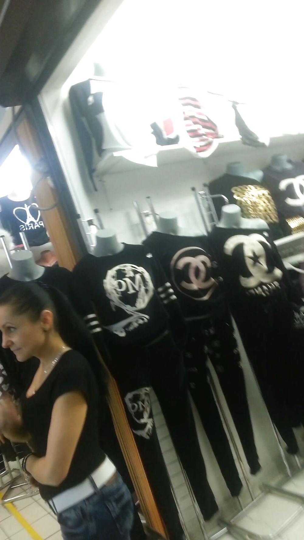 25P Spy old + young in shooping romanian