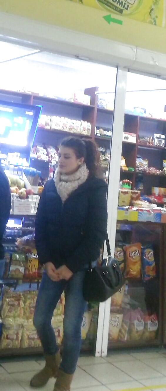 25P Spy old + young in shooping romanian