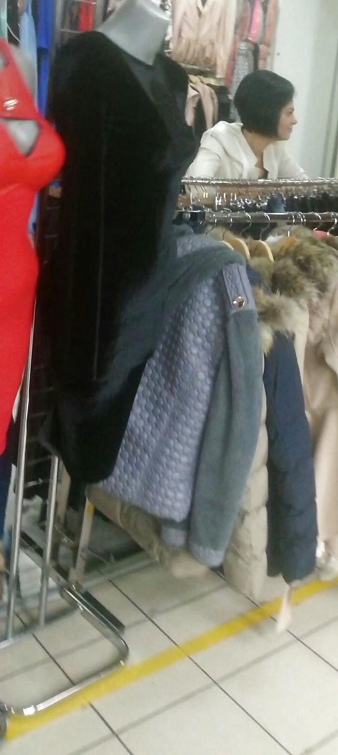 25P Spy old + young in shooping romanian