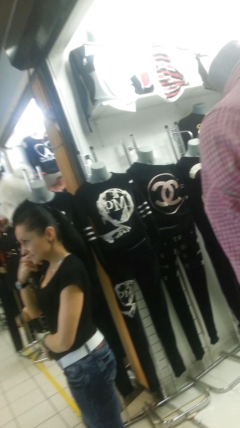 25P Spy old + young in shooping romanian