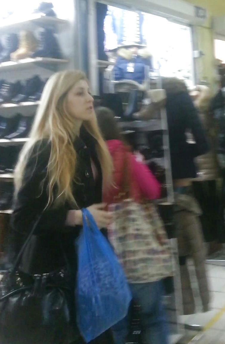 25P Spy old + young in shooping romanian