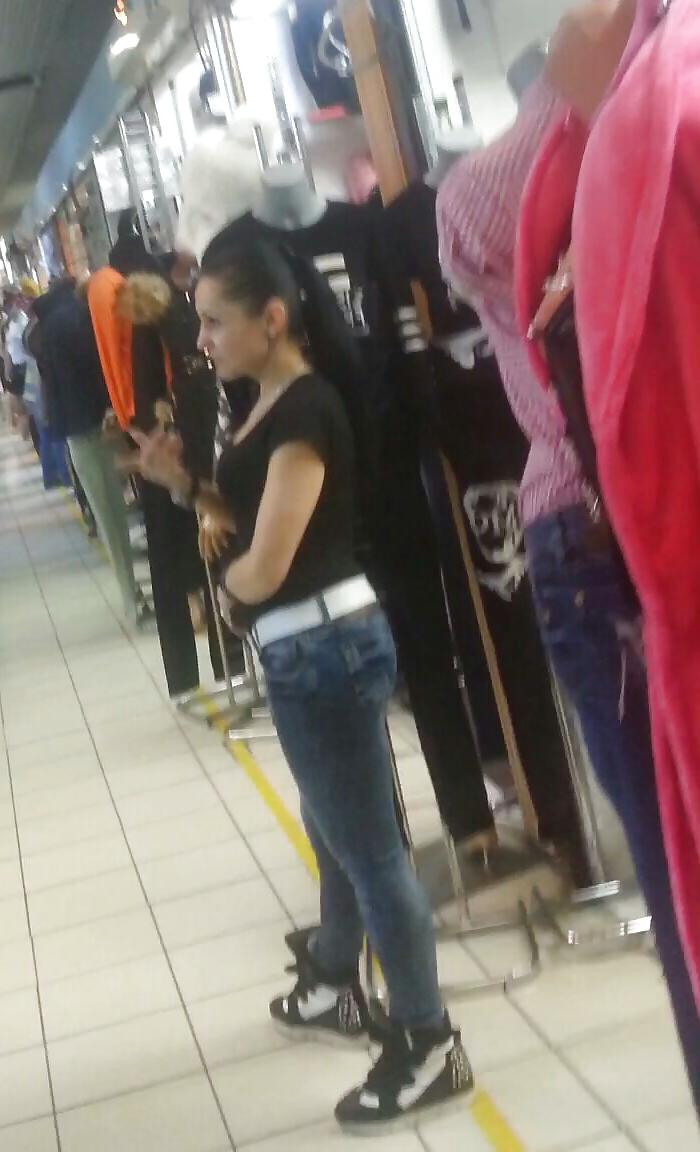 25P Spy old + young in shooping romanian