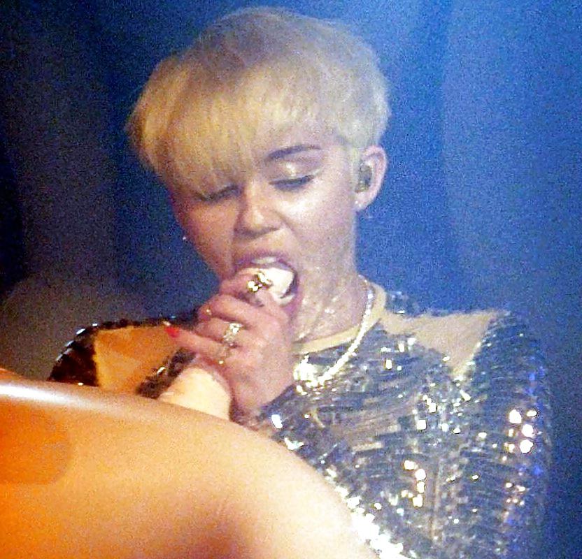 12P Miley Cyrus - Perfect Teen Slut for a Blowjob