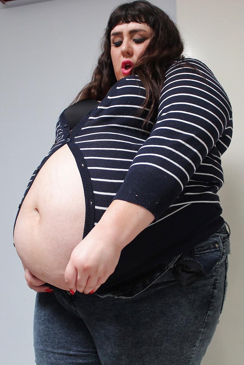 22P SSBBW belly pics 12