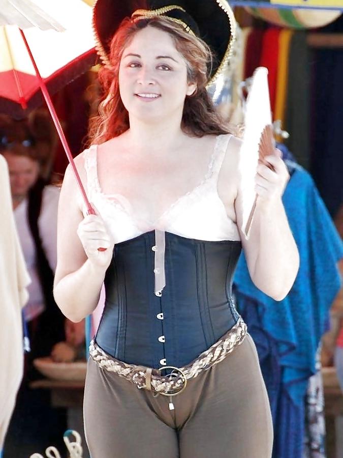 25P Great camel-toes amateurs