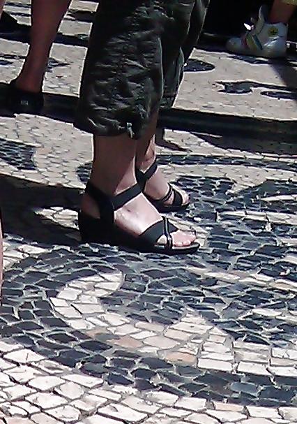 6P Lisbon girl's feet