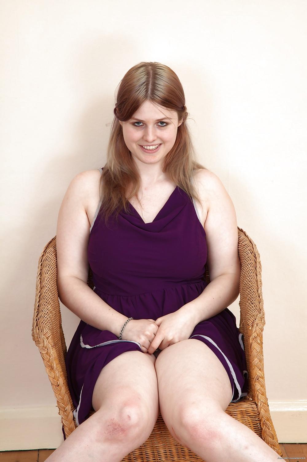 17P Voluptuous blonde loves to show us her lovely body.