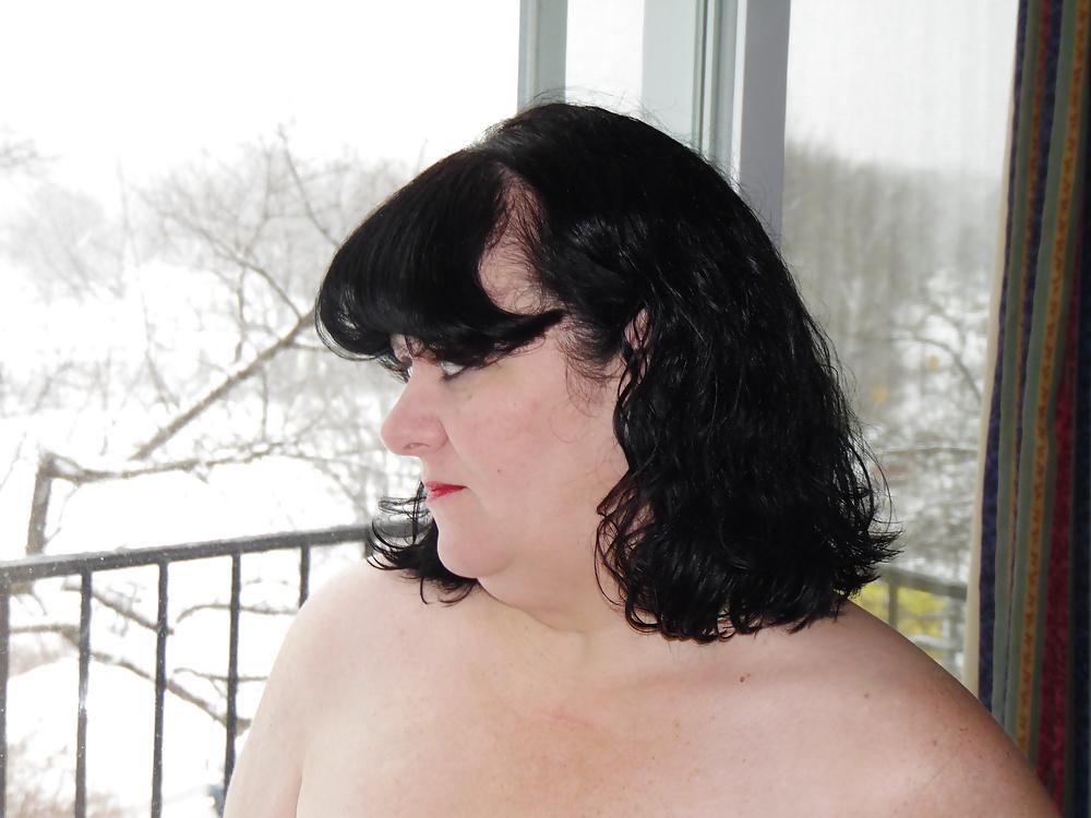 22P Mrs. MILF Slut Showing off T&A Again....Hotel