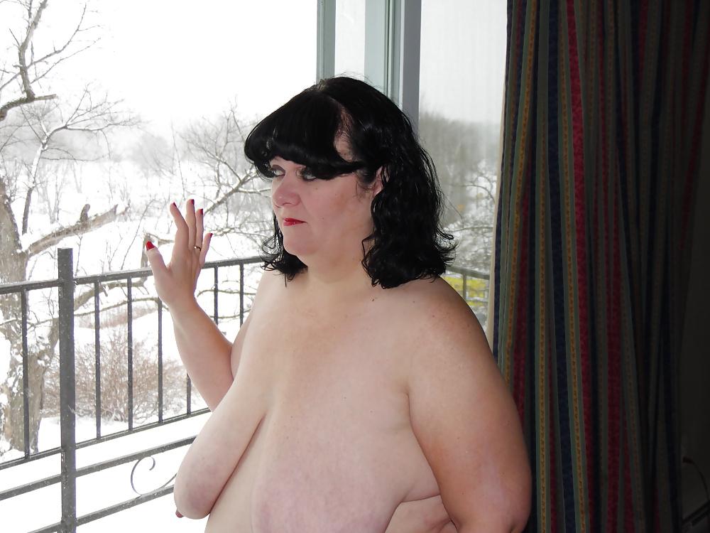 22P Mrs. MILF Slut Showing off T&A Again....Hotel