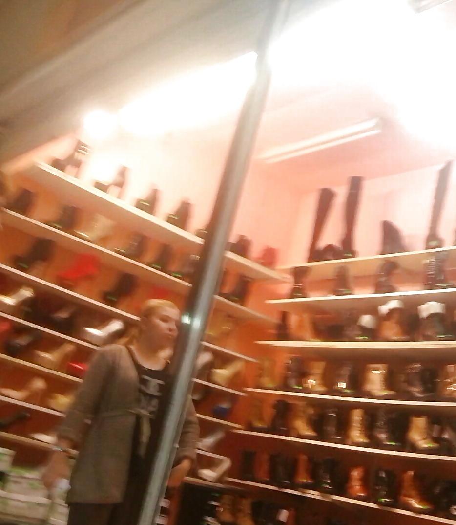25P Spy shooping old + young romanian