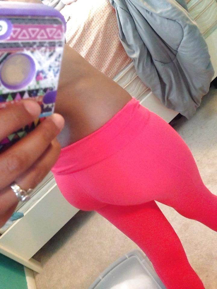 25P Hot Girls Wearing Yoga Pants