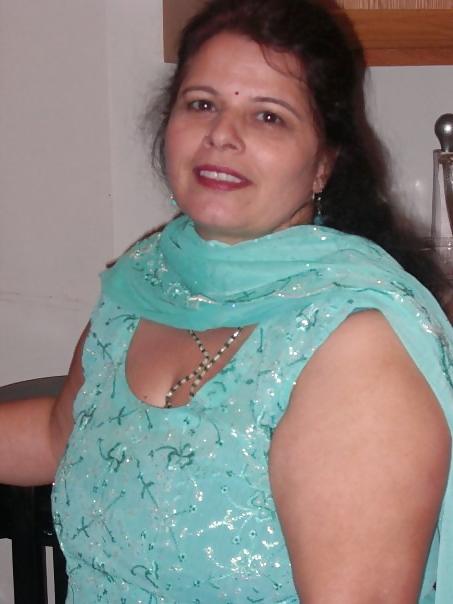 17P MRS SHARMA a hot mom