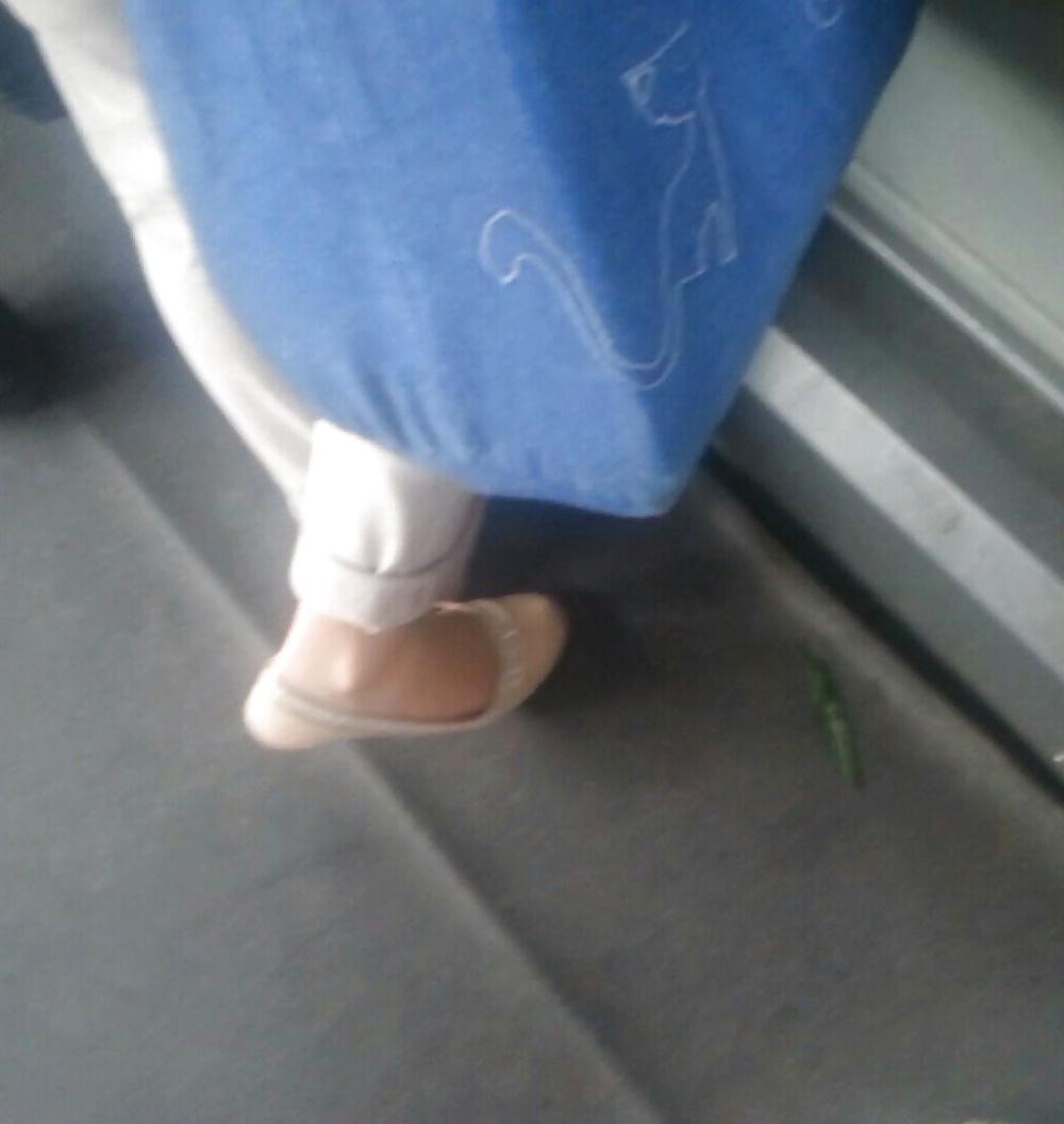 25P Spy feet, legs, foot, ankle sexy women romanian
