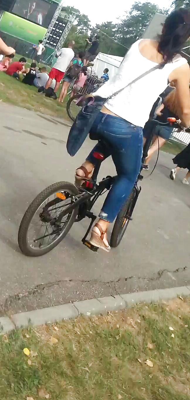 25P Spy bike and rolles sexy women romanian