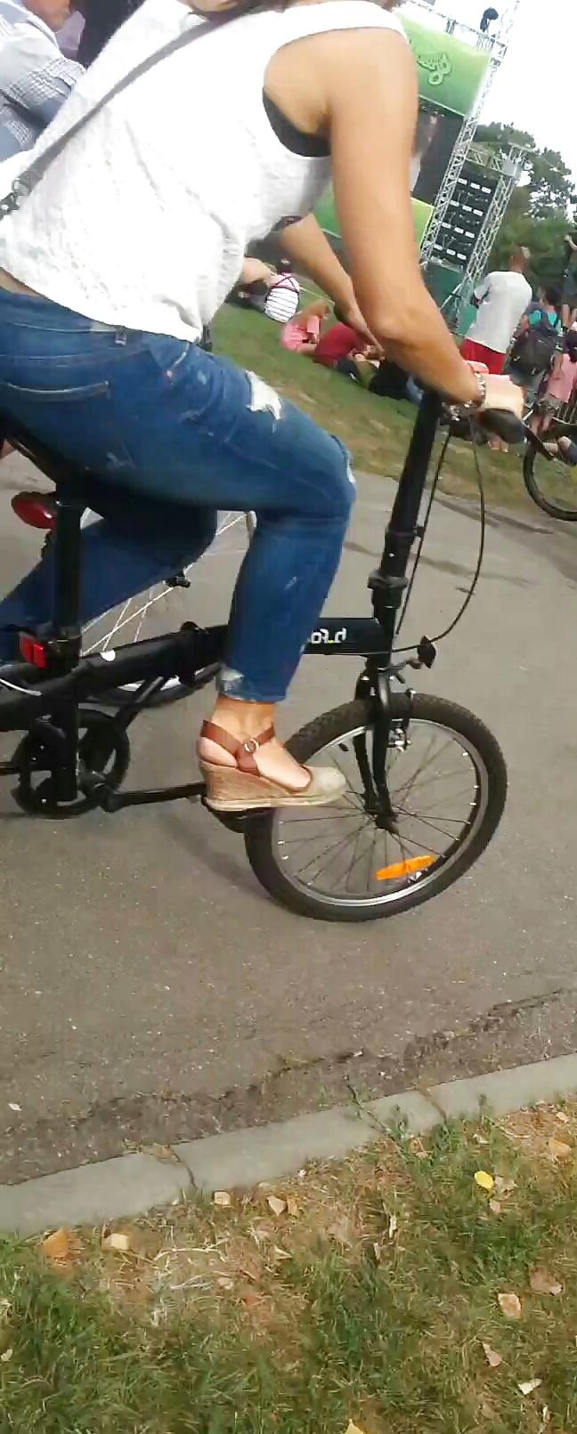 25P Spy bike and rolles sexy women romanian