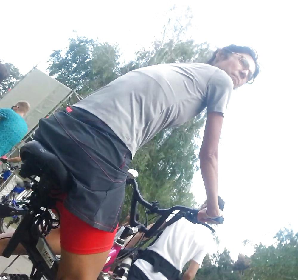 25P Spy bike and rolles sexy women romanian