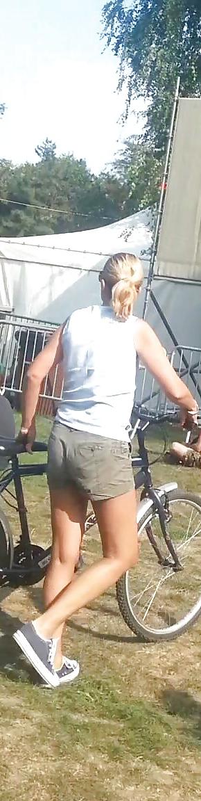 25P Spy bike and rolles sexy women romanian