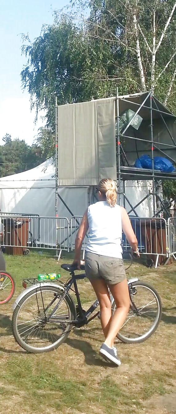 25P Spy bike and rolles sexy women romanian