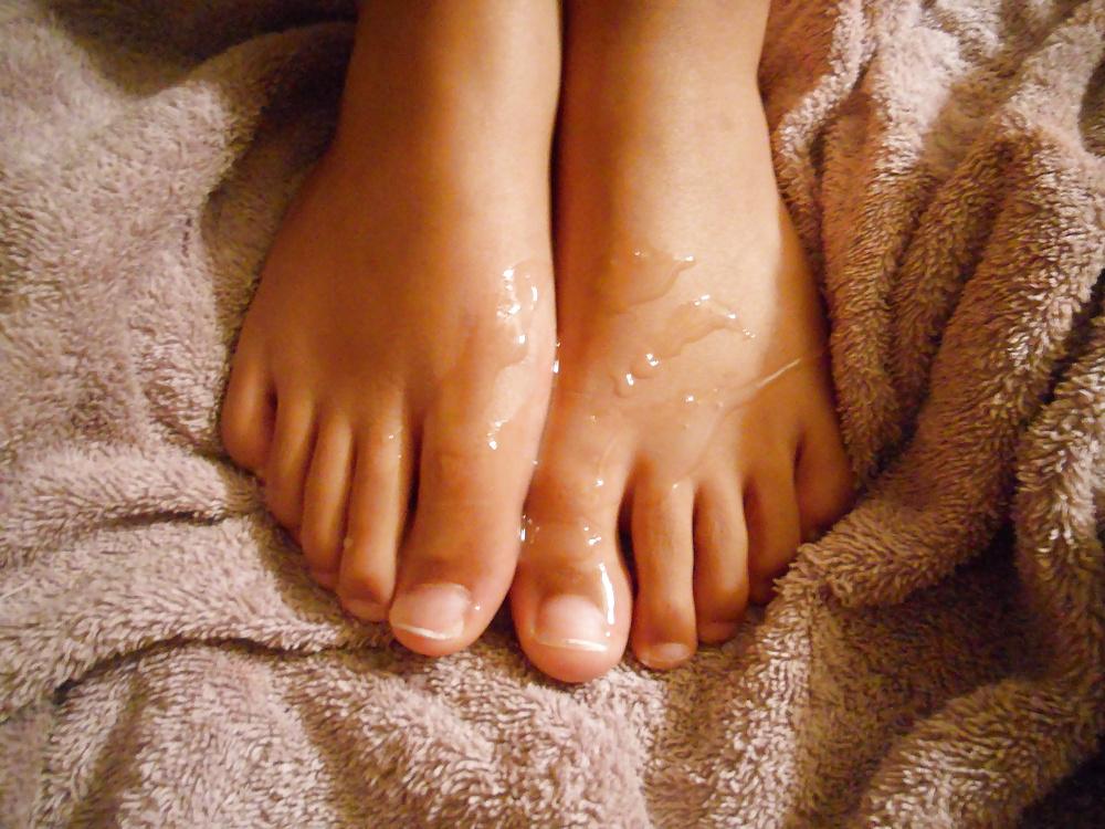 14P My women gives me a shoejob in sandaletten