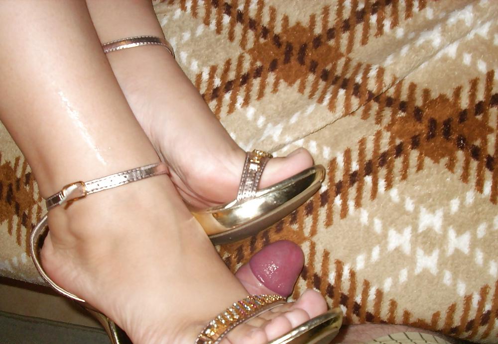 14P My women gives me a shoejob in sandaletten