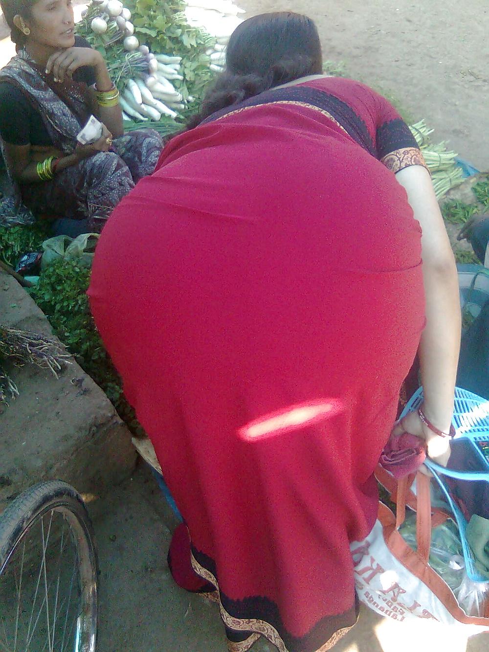 25P Spying indian Aunty - Ass Bend over - Gaand Voyeur 