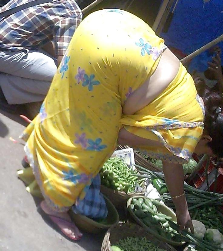 25P Spying indian Aunty - Ass Bend over - Gaand Voyeur 