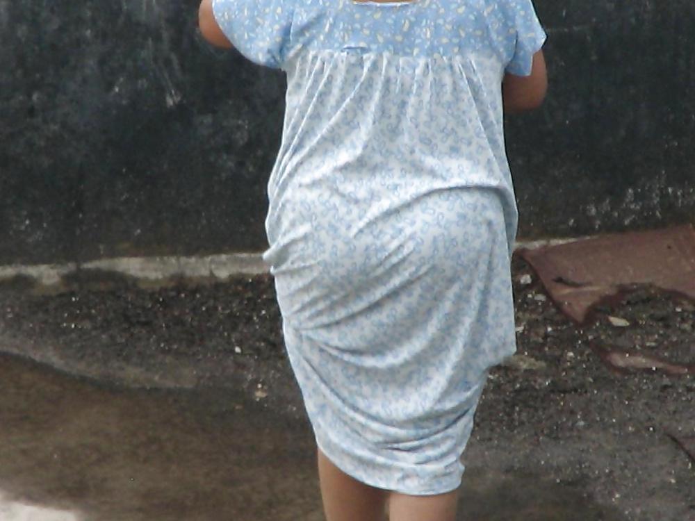 25P Spying indian Aunty - Ass Bend over - Gaand Voyeur 