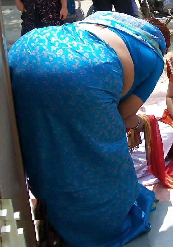 25P Spying indian Aunty - Ass Bend over - Gaand Voyeur 