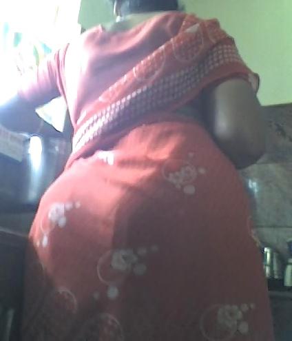 25P Spying indian Aunty - Ass Bend over - Gaand Voyeur 