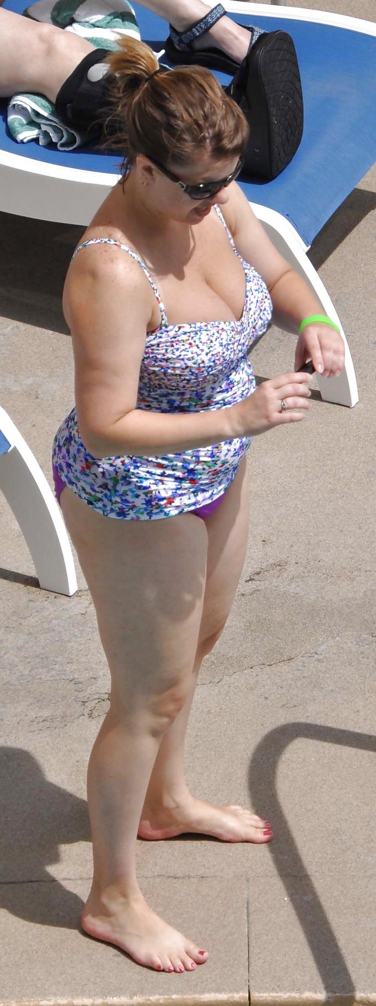 25P Candid MILF Mom Fat Tits Ass by Pool