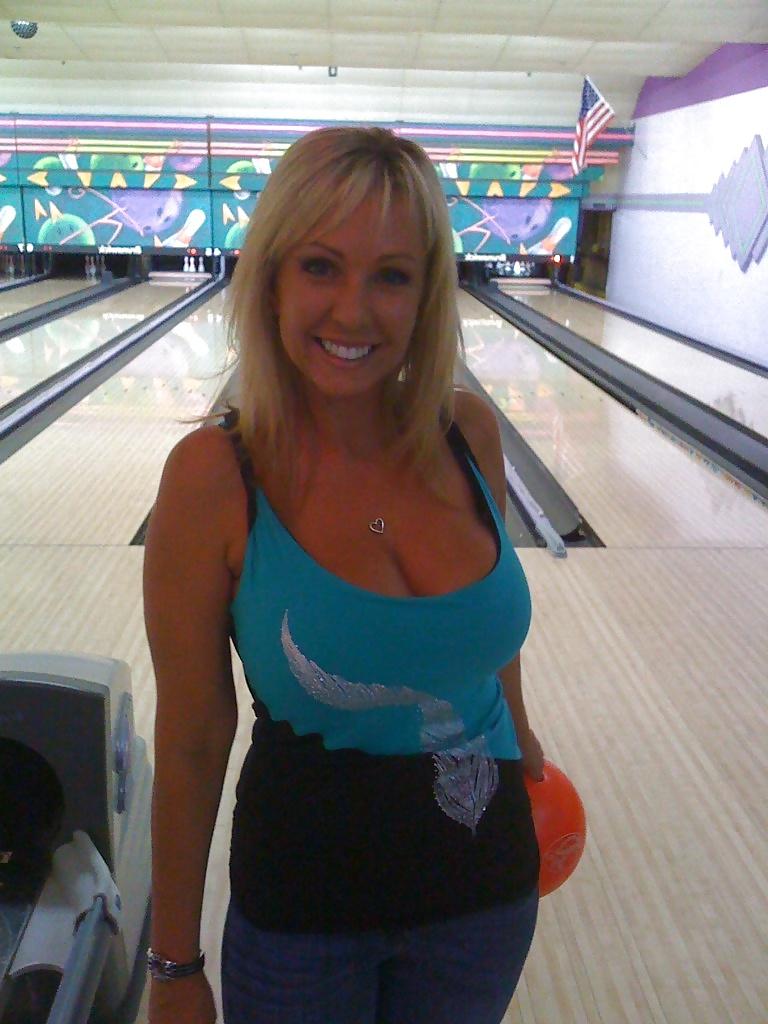 25P Perfect Blonde MILF 2