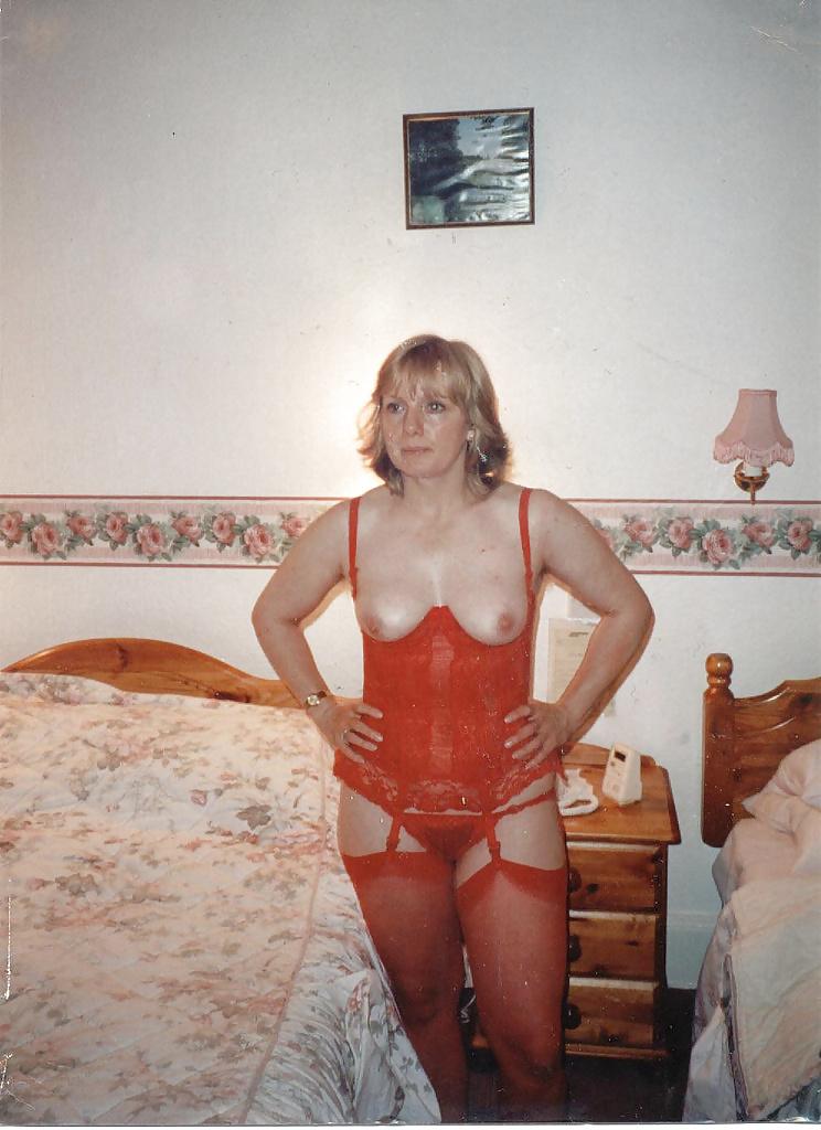 25P Only the best amateur mature ladies.78