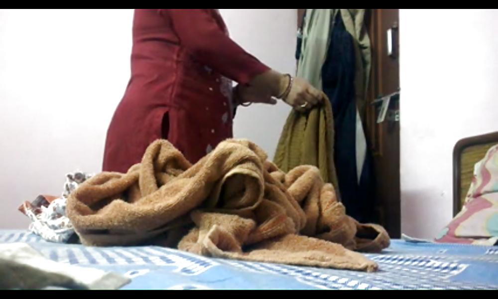 11P Exposing my Desi Mummy for your comments :)