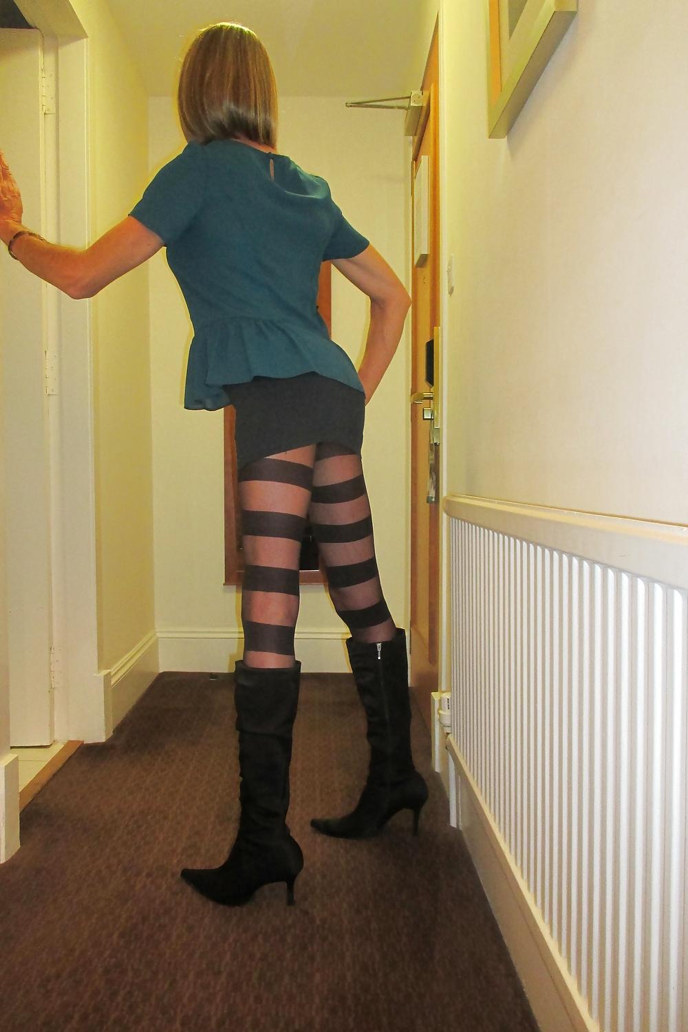21P Kerry in Aberdeen hotel. Sexy ass and legs