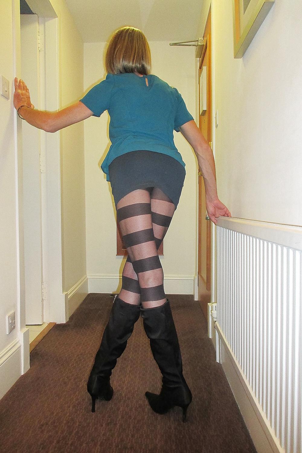 21P Kerry in Aberdeen hotel. Sexy ass and legs