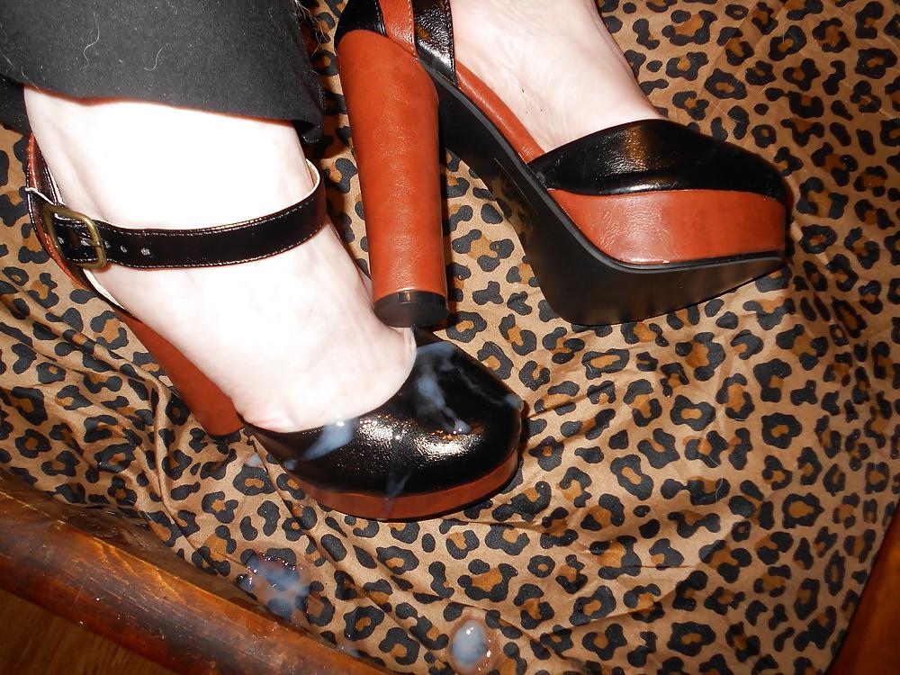 25P Shoe cumshots
