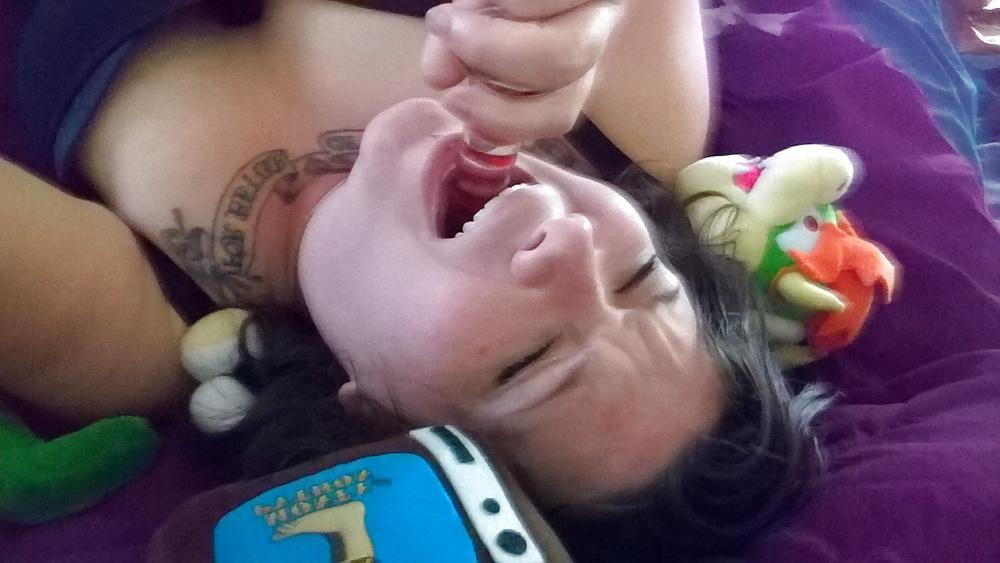 25P Hot, single mom, likes to fuck herself