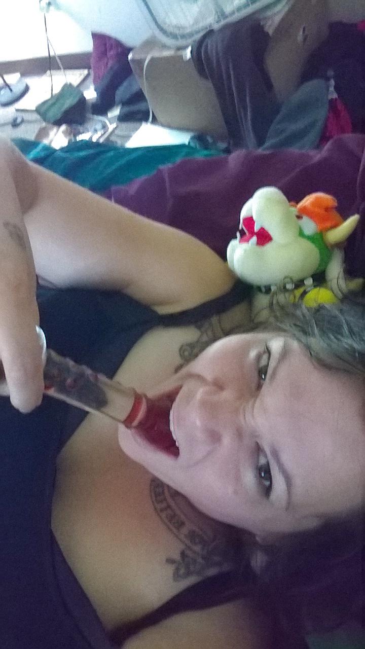 25P Hot, single mom, likes to fuck herself