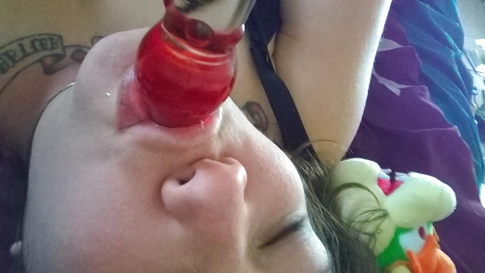 25P Hot, single mom, likes to fuck herself