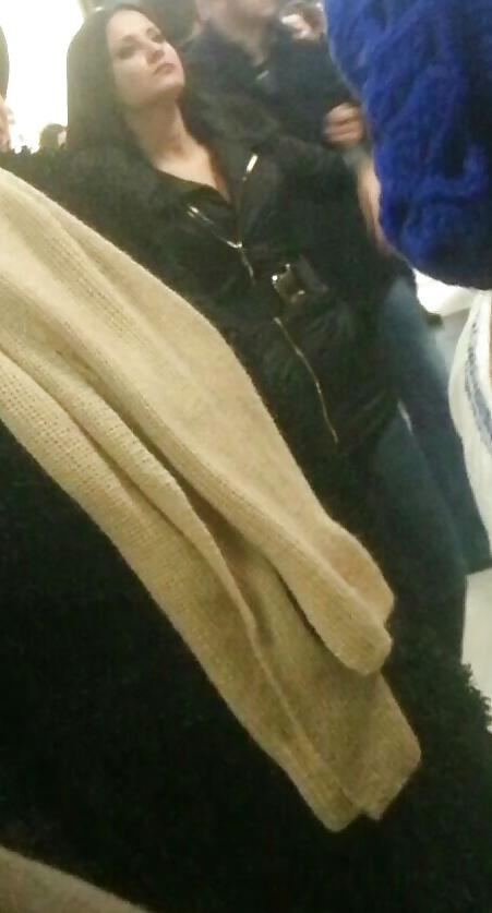 25P Spy bust and face sexy women in supermarket, mall romanian