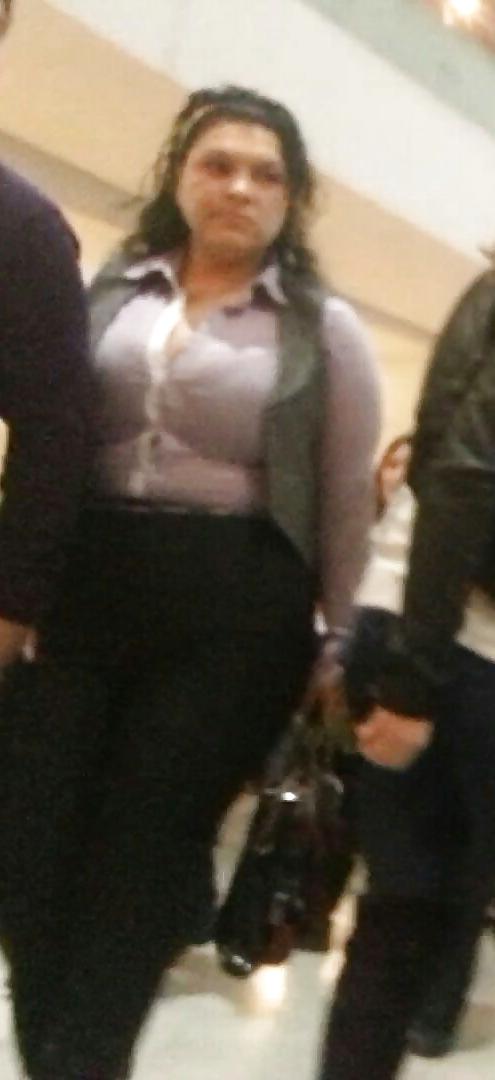25P Spy bust and face sexy women in supermarket, mall romanian