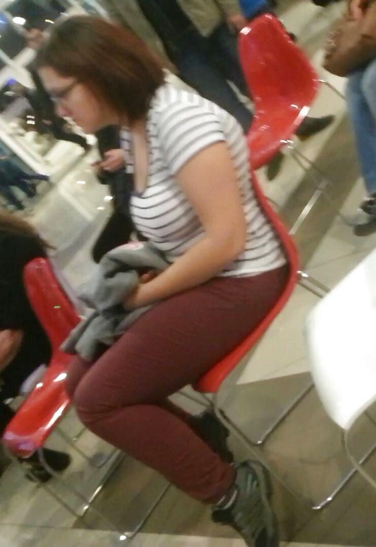 25P Spy bust and face sexy women in supermarket, mall romanian