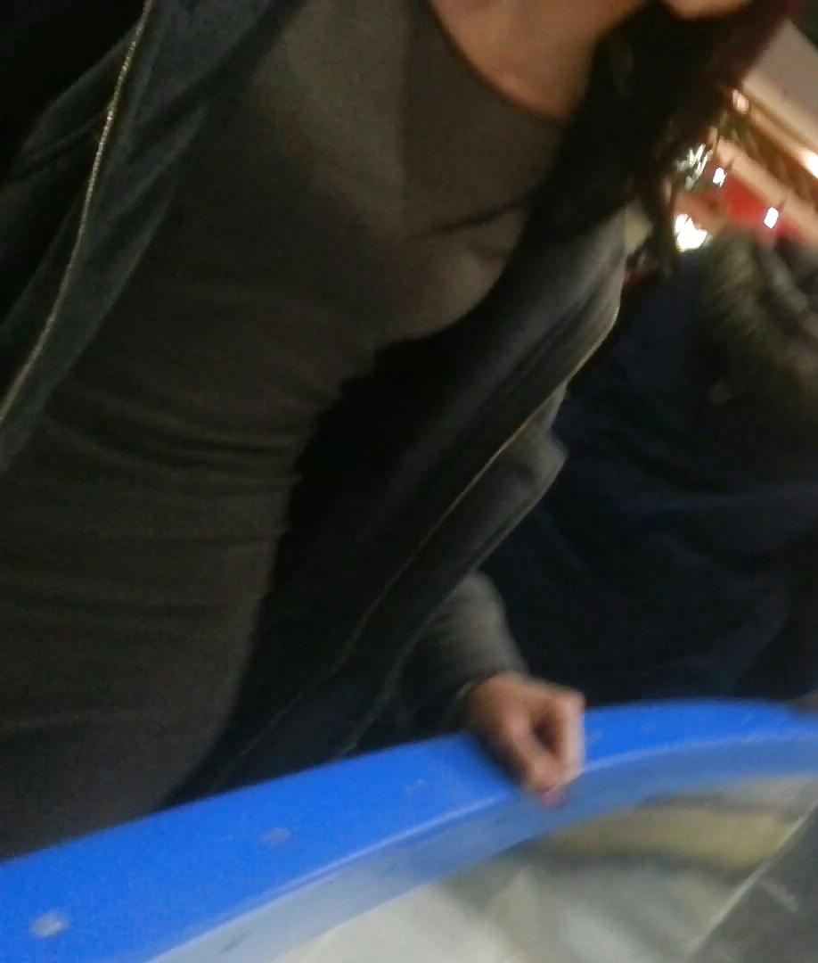 25P Spy bust and face sexy women in supermarket, mall romanian