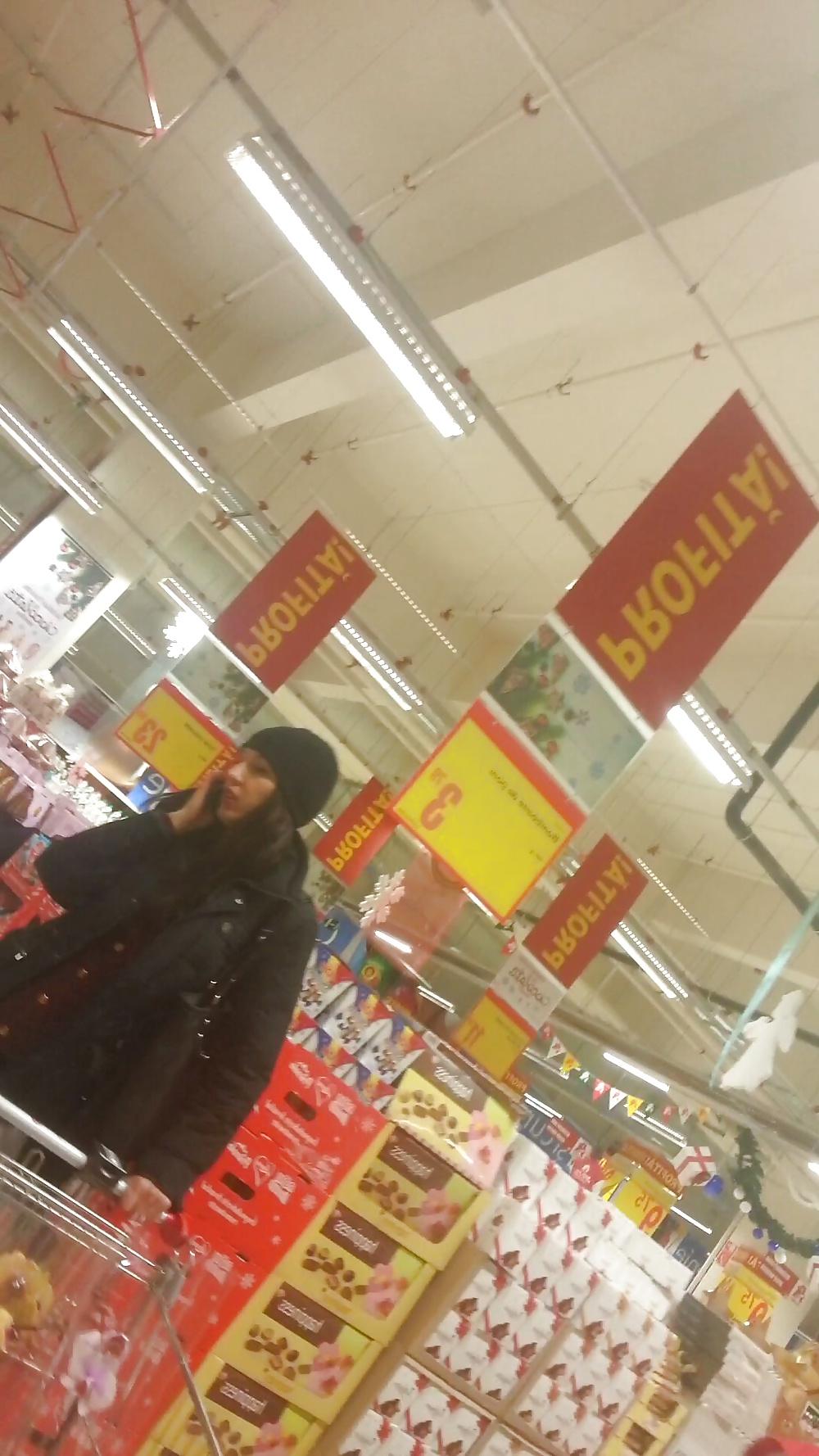 25P Spy bust and face sexy women in supermarket, mall romanian