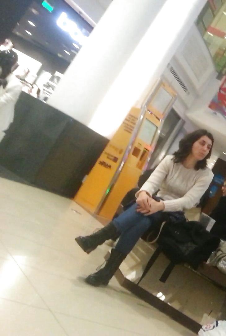 25P Spy bust and face sexy women in supermarket, mall romanian