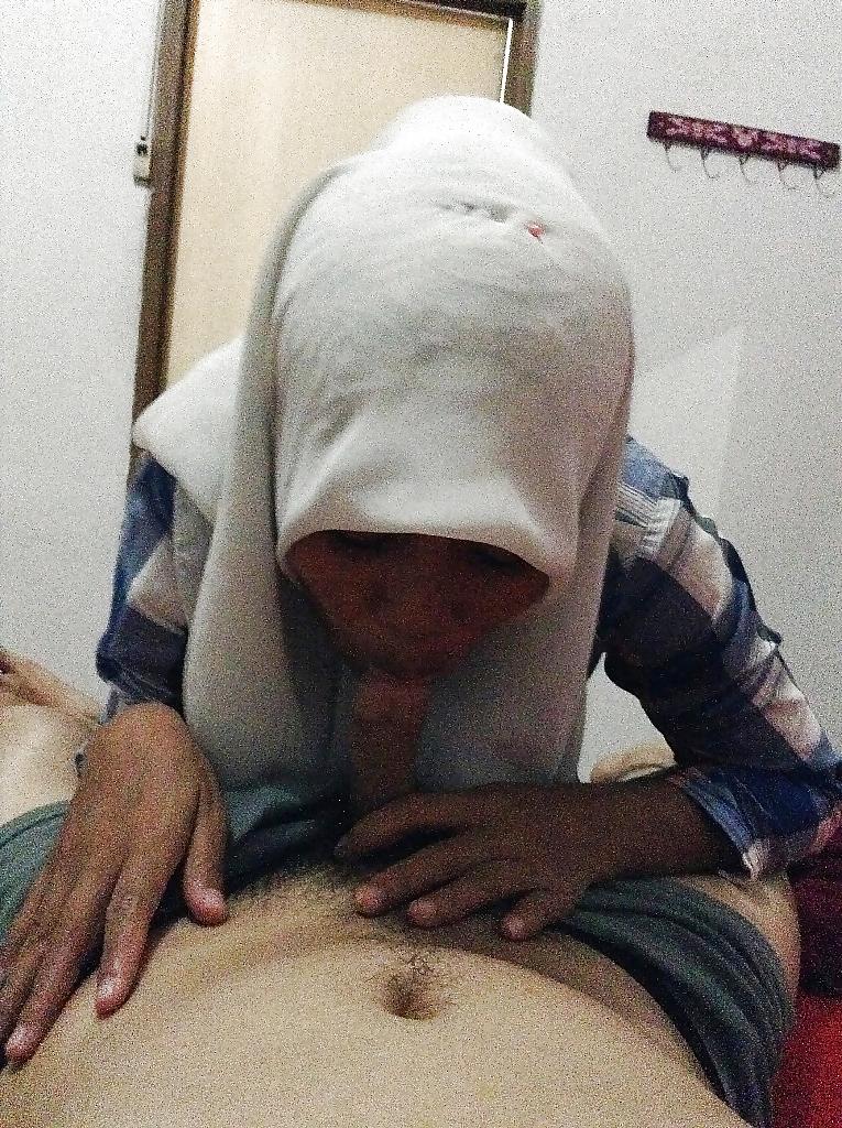10P Indonesia- cewek jilbab tudung di hotel