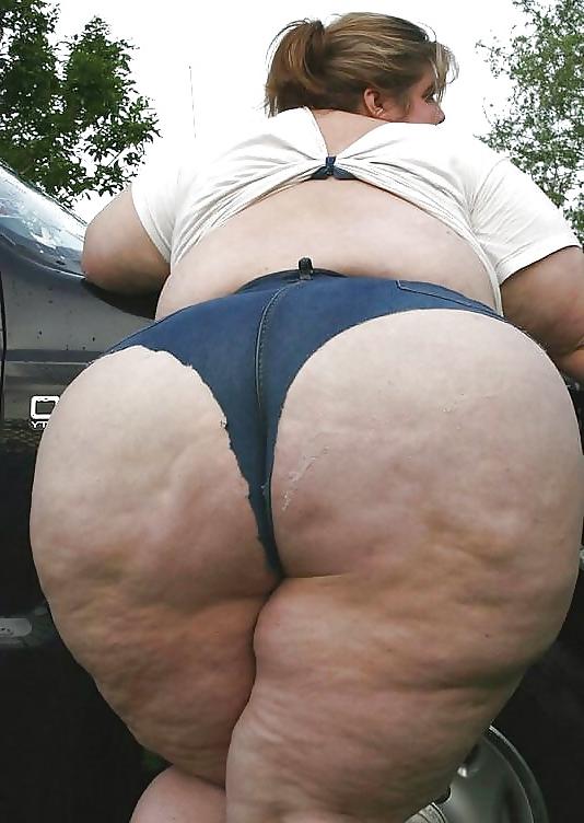 25P Panties stretched over big arses 